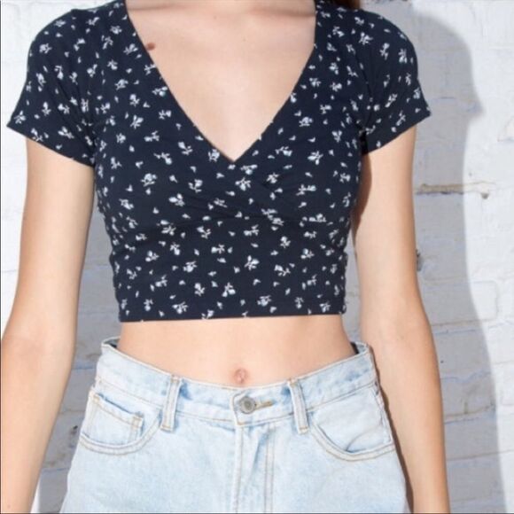 Brandy Melville Floral Amara Crop Top OS Black Small medium - Picture 1 of 7